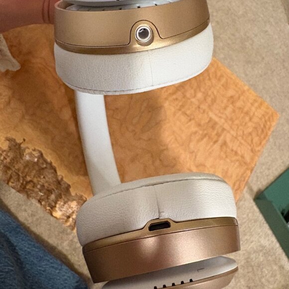 Beats Solo Headphones - Picture 6 of 6